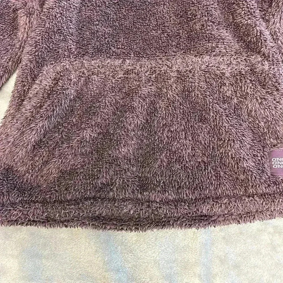 O'Neil - pullover plush sherpa fleece sweater with kangaroo pocket. Size M - Picture 4 of 6